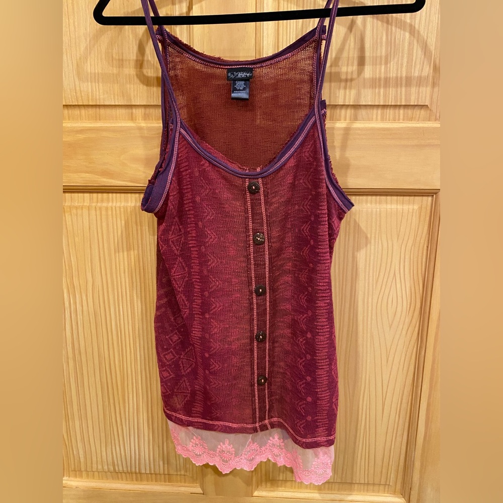 Daytrip boho knit top with faux buttons and lace accents. Size L. PTP 18”